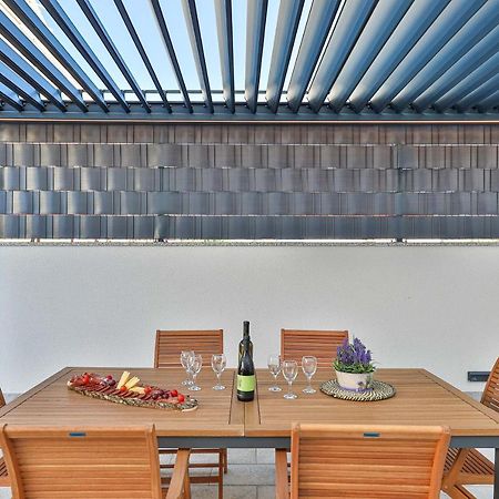 Luxury Apartment Pia With Swimming Pool And Grill Трогир Екстериор снимка