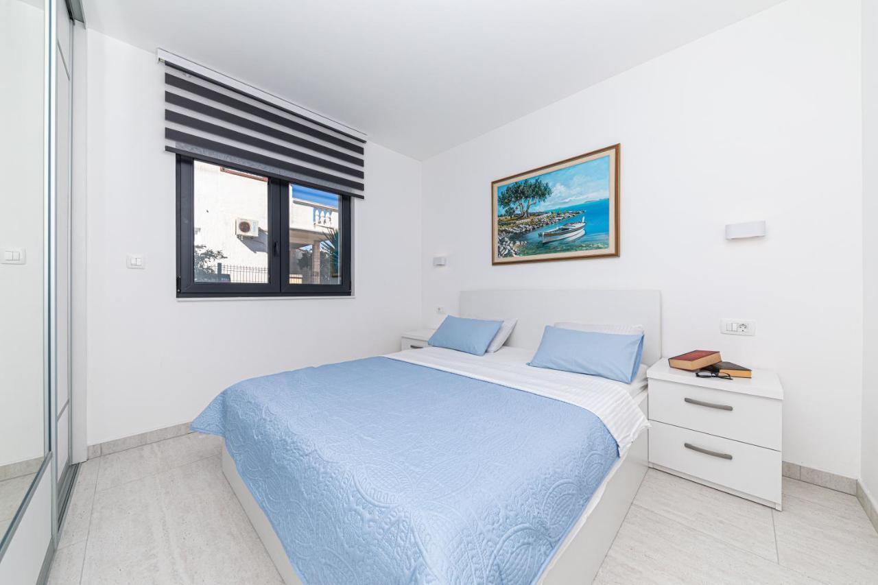 Luxury Apartment Pia With Swimming Pool And Grill Трогир Екстериор снимка
