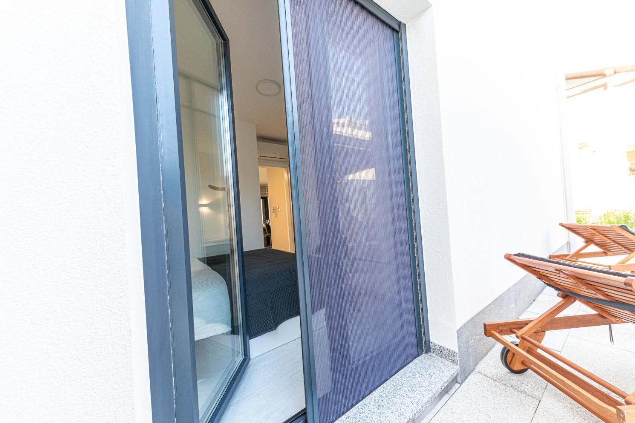 Luxury Apartment Pia With Swimming Pool And Grill Трогир Екстериор снимка