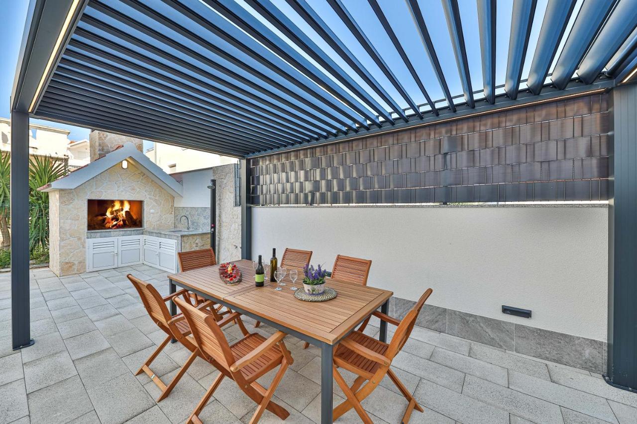 Luxury Apartment Pia With Swimming Pool And Grill Трогир Екстериор снимка